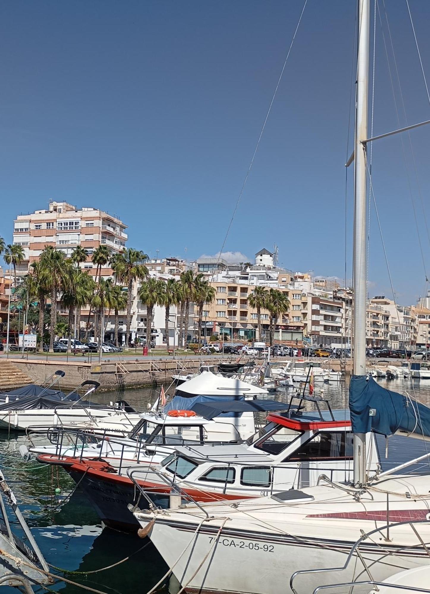 Mawilec, Centre, Plage, Port, Garage Aguilas Exterior photo